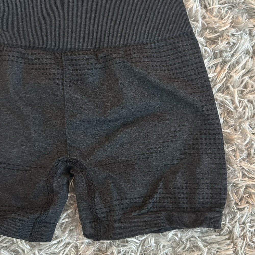 Gymshark Vital Seamless 2.0 Compression Fit Shorts - Picture 4 of 5